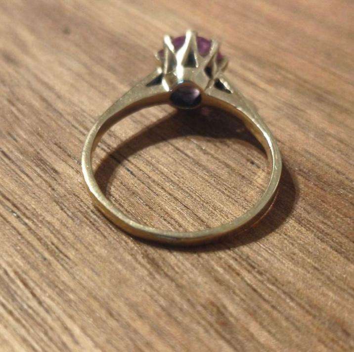 9ct yellow gold pink sapphire ring