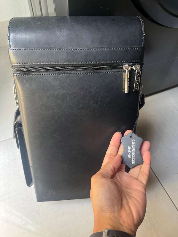 Busby leather wine carrier bag