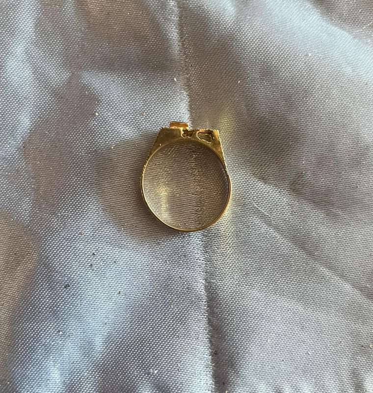 18ct gold vintage mens castle ring