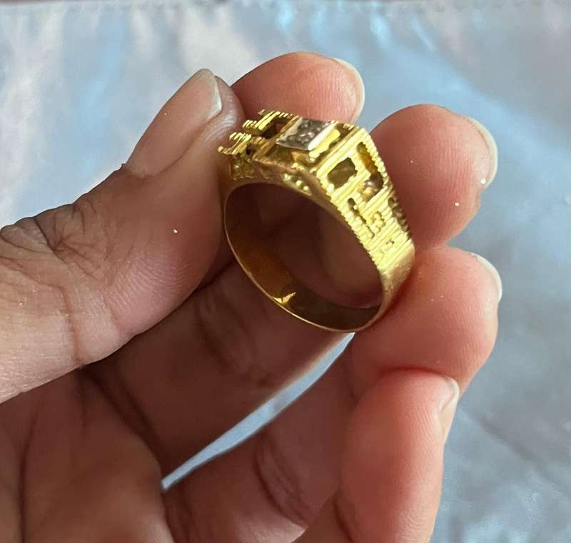 18ct gold vintage mens castle ring