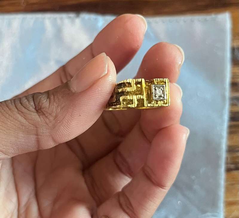 18ct gold vintage mens castle ring