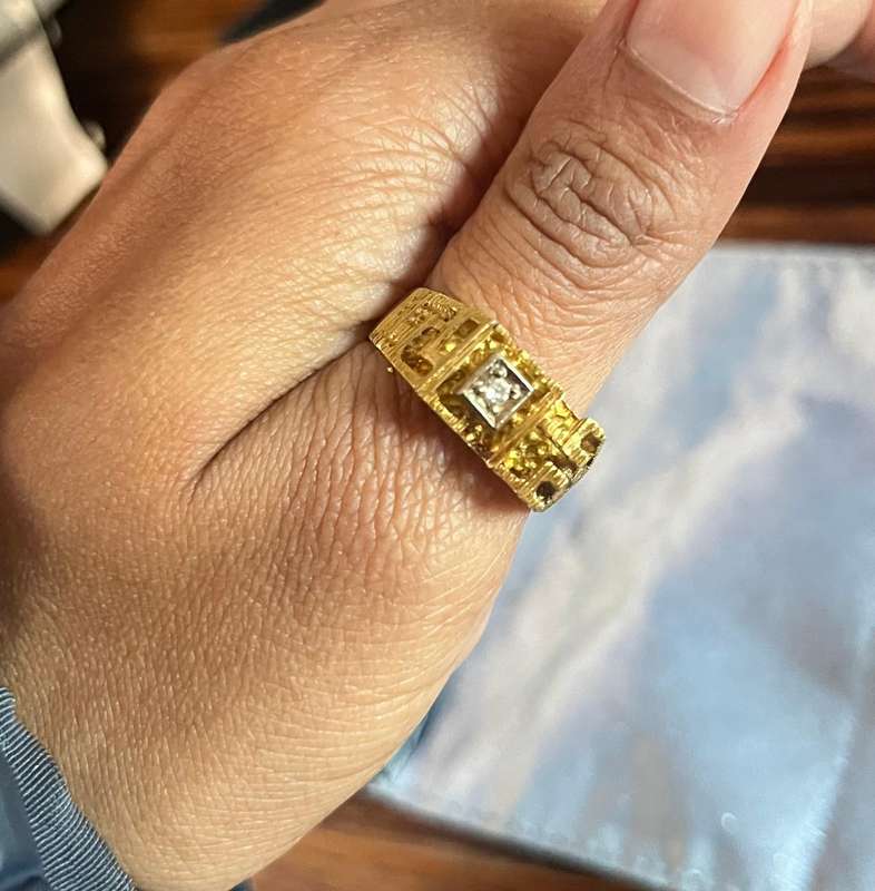 18ct gold vintage mens castle ring