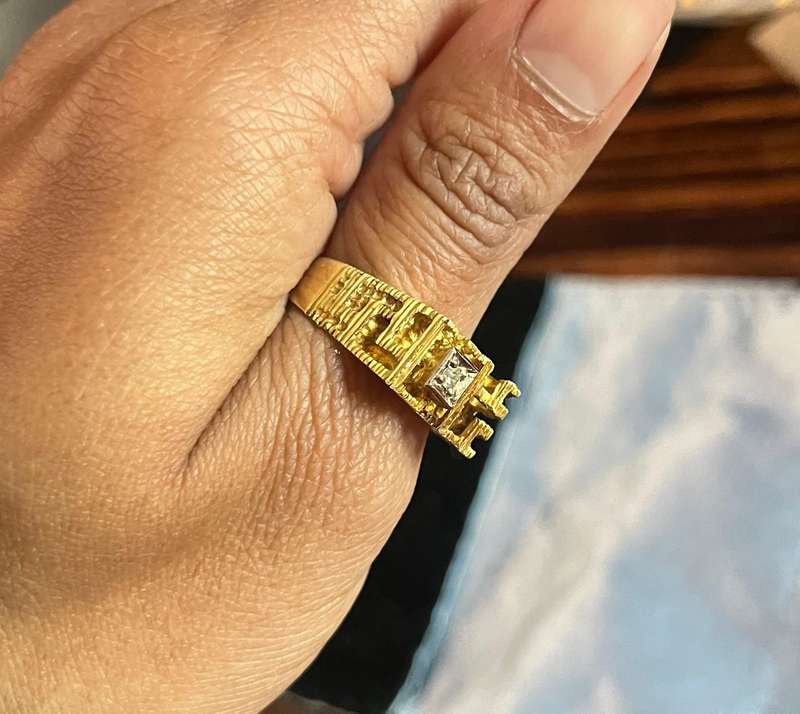 18ct gold vintage mens castle ring
