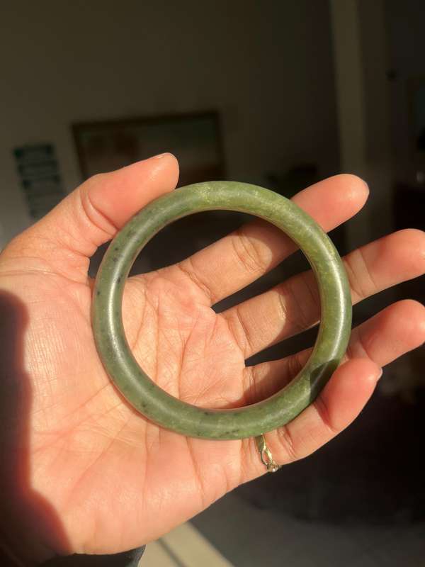 Vintage jade spinach green bangle