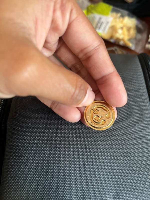 9ct gold aum pendant 21mm