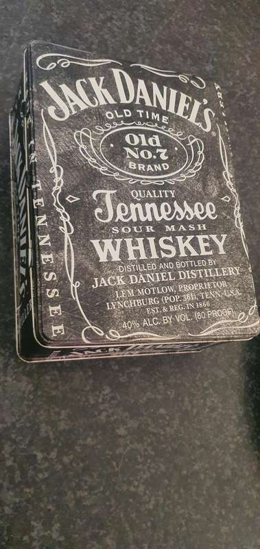 Jack Daniel's gift set with 4 whiskey glasses ( Father's day )