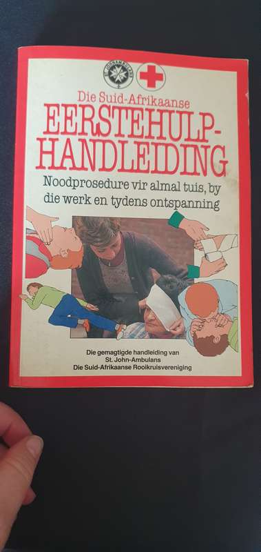 Die Suid-Afrikaanse Eerstehulp-HandleidingSt. John-Ambulans