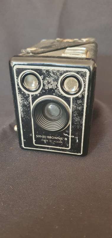 Vintage Kodak Six-20 Brownie C box camera