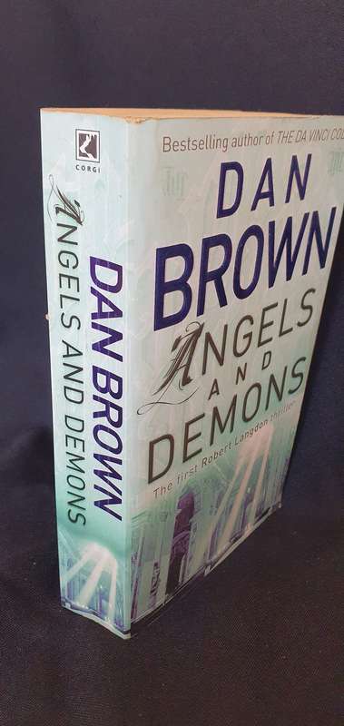 Angels & Demons - Dan Brown