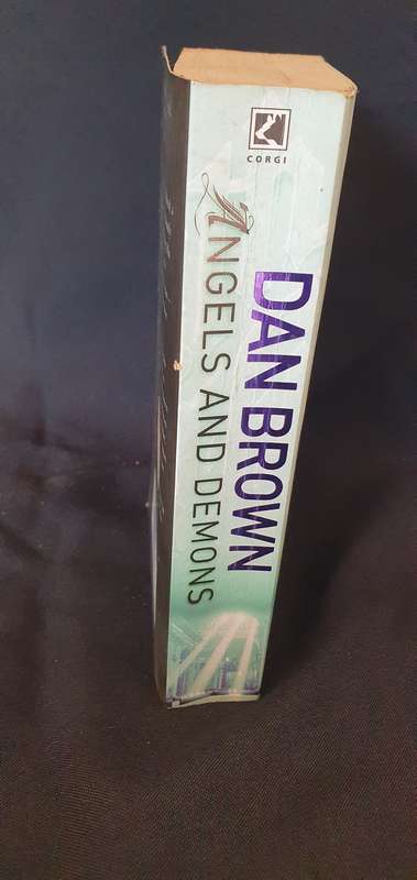 Angels & Demons - Dan Brown