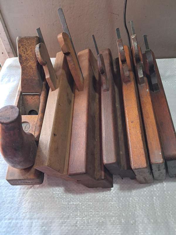 7 x Vintage Wooden planes.