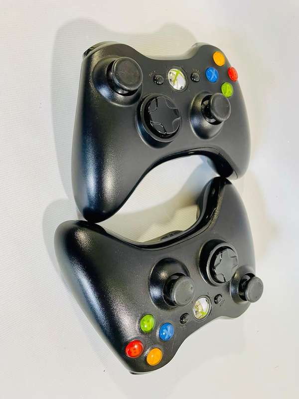 2 x Original Xbox 360 Wireless Controllers