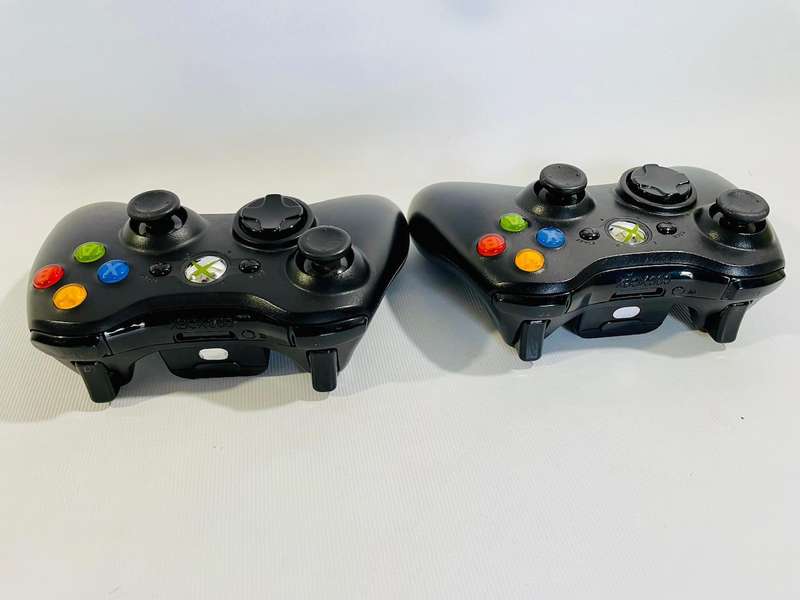2 x Original Xbox 360 Wireless Controllers
