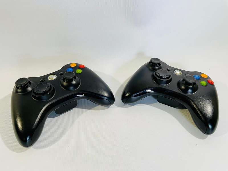 2 x Original Xbox 360 Wireless Controllers