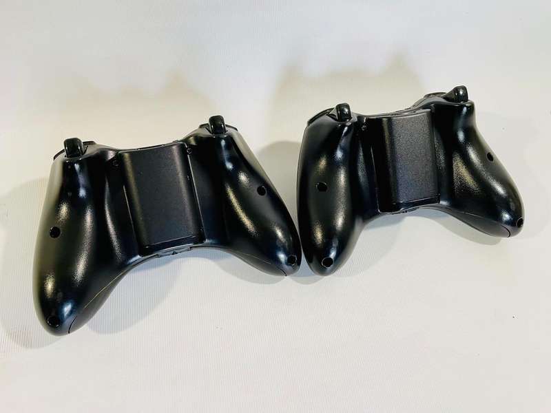 2 x Original Xbox 360 Wireless Controllers