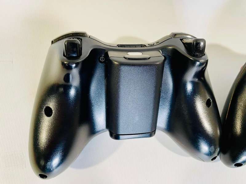 2 x Original Xbox 360 Wireless Controllers