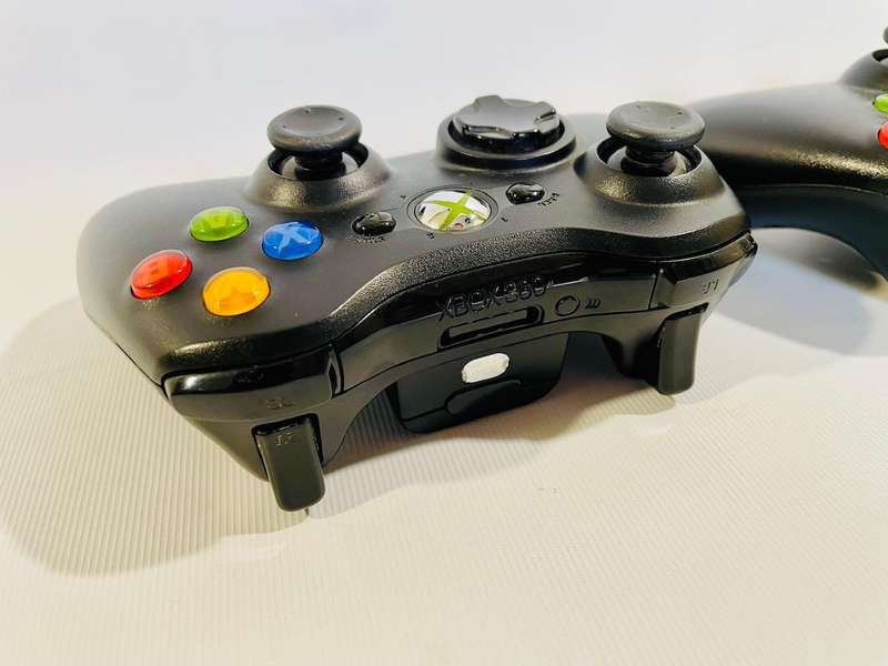 2 x Original Xbox 360 Wireless Controllers
