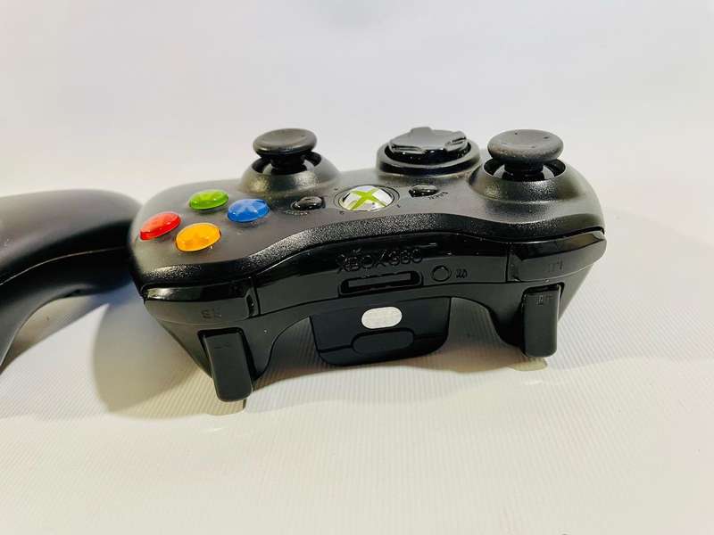 2 x Original Xbox 360 Wireless Controllers