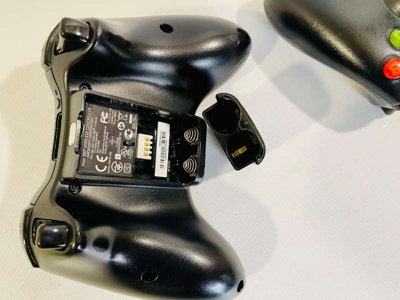 2 x Original Xbox 360 Wireless Controllers