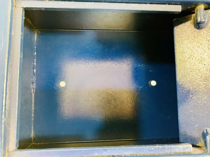 Safe with 2 Keys (Two Brick / Wall Mount)