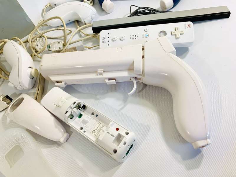 Nintendo Wii Console with Accessories (please read description)