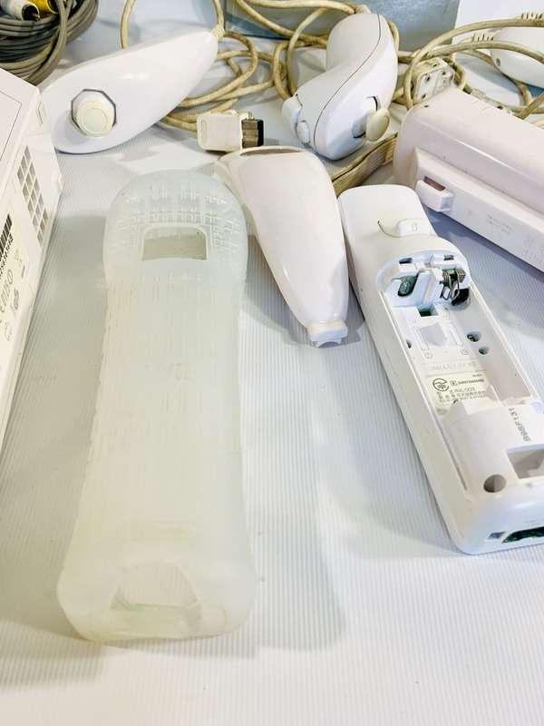 Nintendo Wii Console with Accessories (please read description)