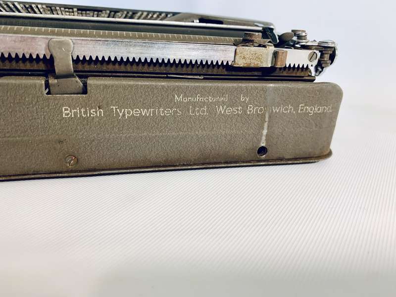 Empire Aristocrat Typewriter (works, but needs adjustment)