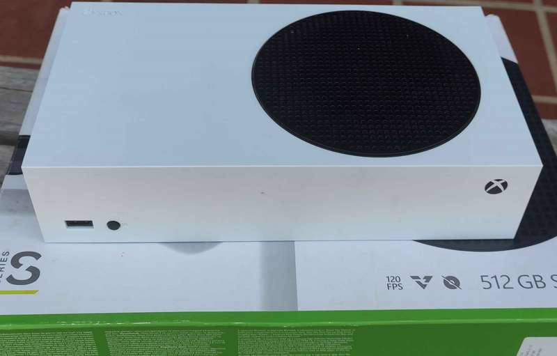 Xbox Series S + Controller