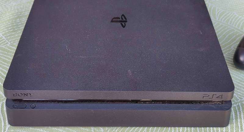 Playstation 4 Slim 500GB + 2 Games