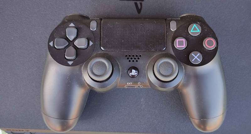 Playstation 4 Slim 500GB + 2 Games