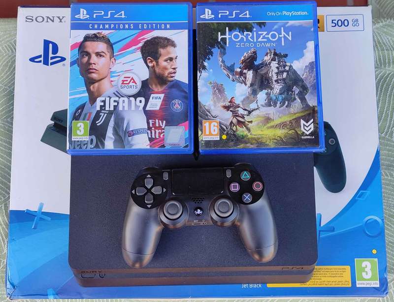 Playstation 4 Slim 500GB + 2 Games