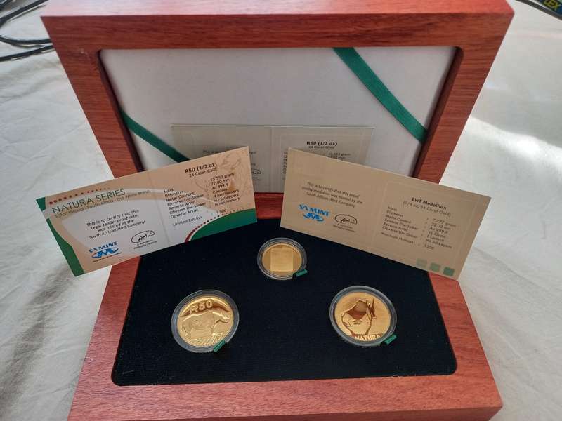 EWT Rhino Gold Coin Set