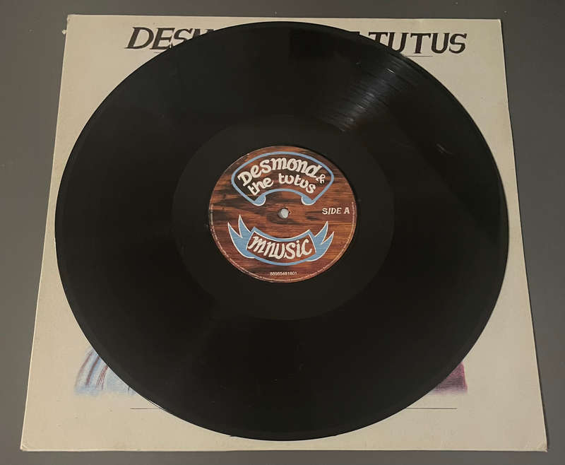 Desmond and the Tutus - Mnusic
