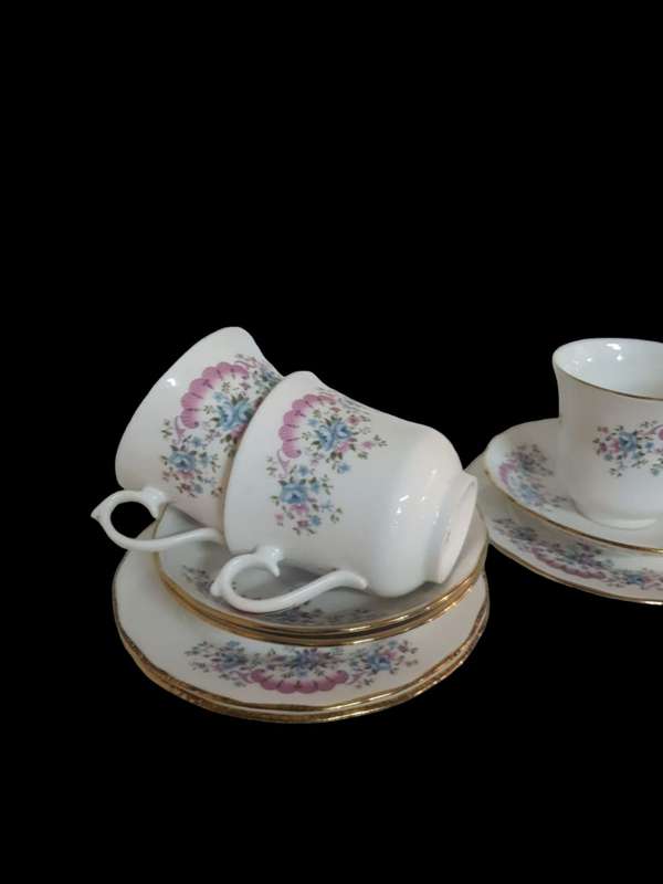 39 PC Queen Anne Set .