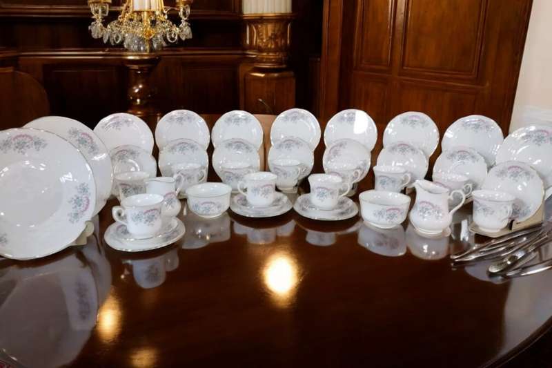 39 PC Queen Anne Set .