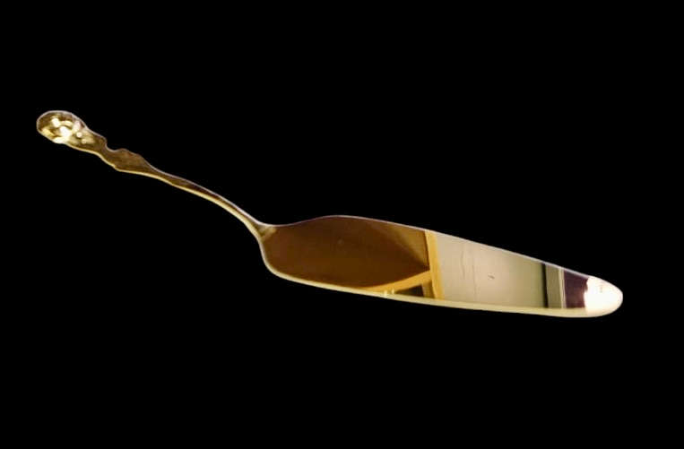 Rose pattern gold plated cake lifter
