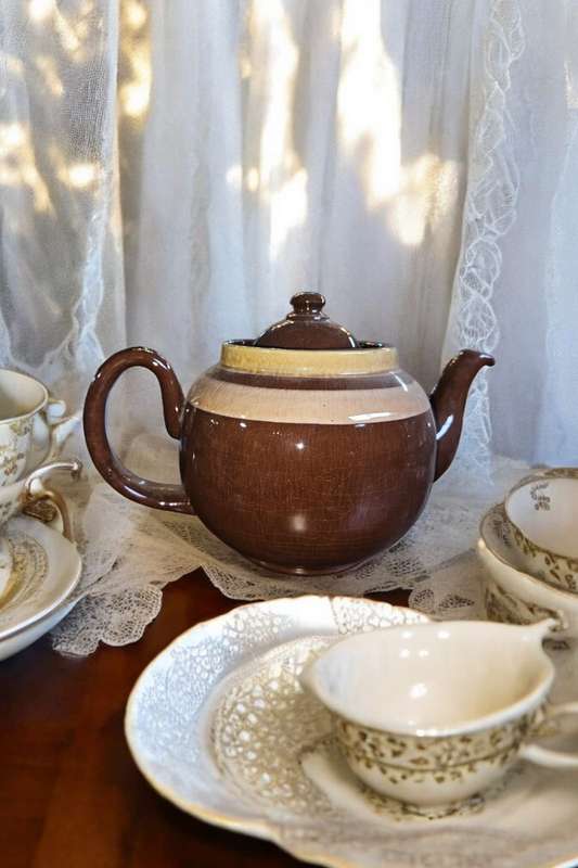 Vintage ALB Teapot 6 cup by Alcock, Lindley & Bloore, from Stoke on Trent, England