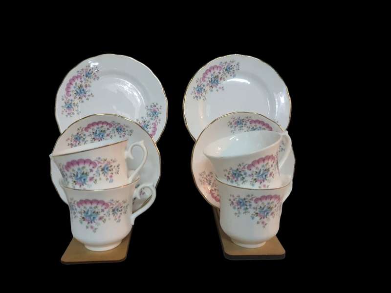 39 PC Queen Anne Set .