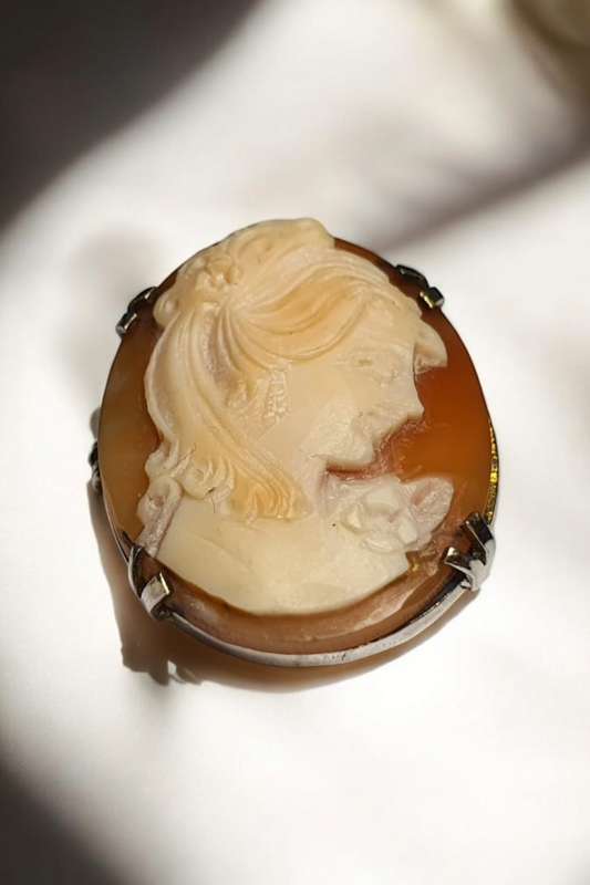 Vintage Cameo Brooch