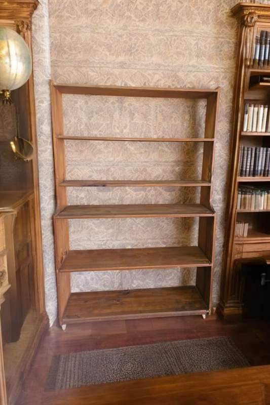 Solid Bookshelf