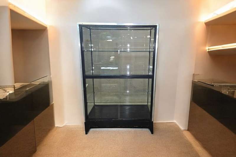 Merwitz Shopfitters Antique Show case