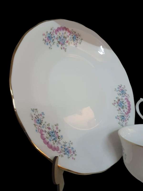 39 PC Queen Anne Set .