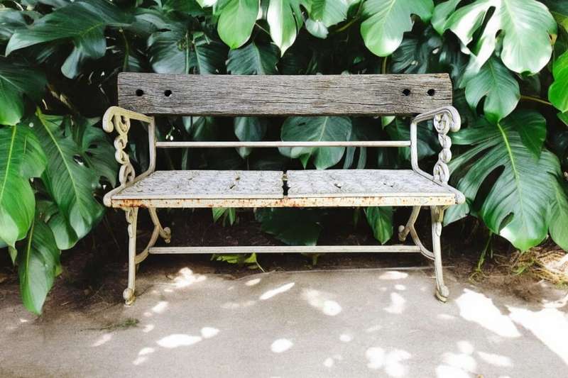 Cast metal two-seater bench