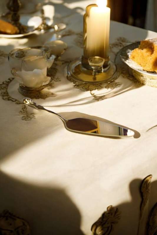 Rose pattern gold plated cake lifter