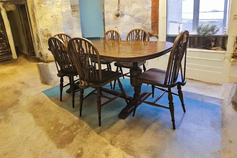 Windsor Six Seater Oak Dining Room set