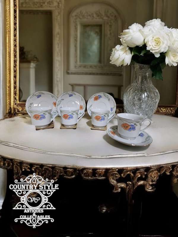 Porcelain floral tea cup due's