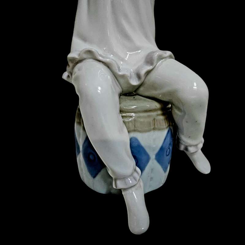 Lladro #1148 Girl Shampooing