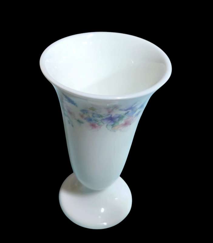 Vintage Wedgwood Angela Posy Vase