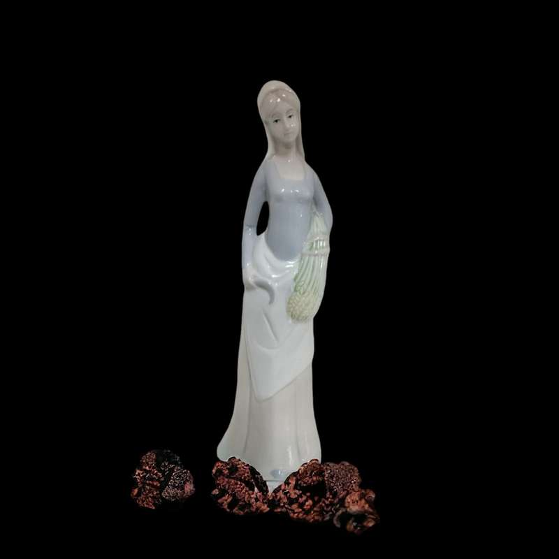 Lladro Style figurine