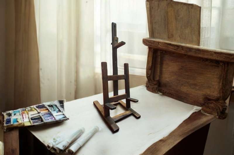 Small Wooden Adjustable Easel